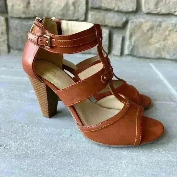 Liz Claiborne Gabby Back Zip Heels
Comfort, Color Cognac Size Women's 9 - Picture 2 of 7